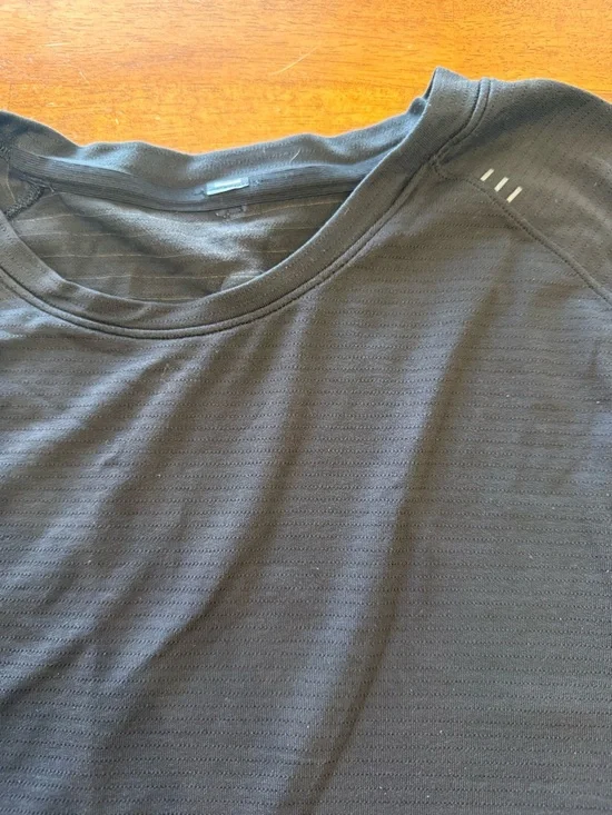 Lululemon Men's Black Crewneck Short Sleeve Shirt -XXL - Picture 3 of 7